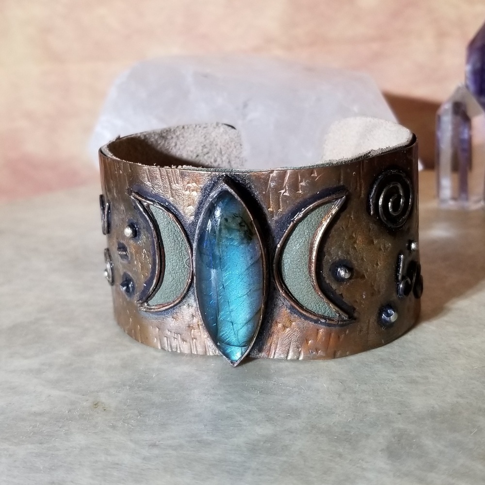 CHAOTIC GODDESS COPPER CUFF